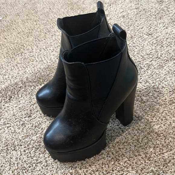 Chunky platform boots - Picture 2 of 5